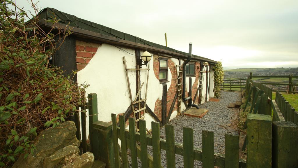 The Edge Accommodation Huddersfield Esterno foto