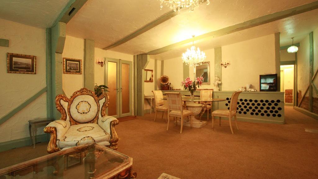 The Edge Accommodation Huddersfield Esterno foto