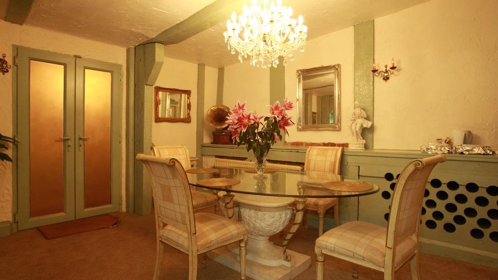 The Edge Accommodation Huddersfield Esterno foto