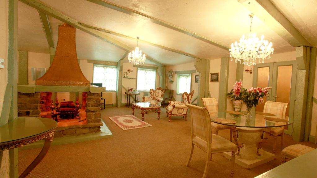 The Edge Accommodation Huddersfield Esterno foto